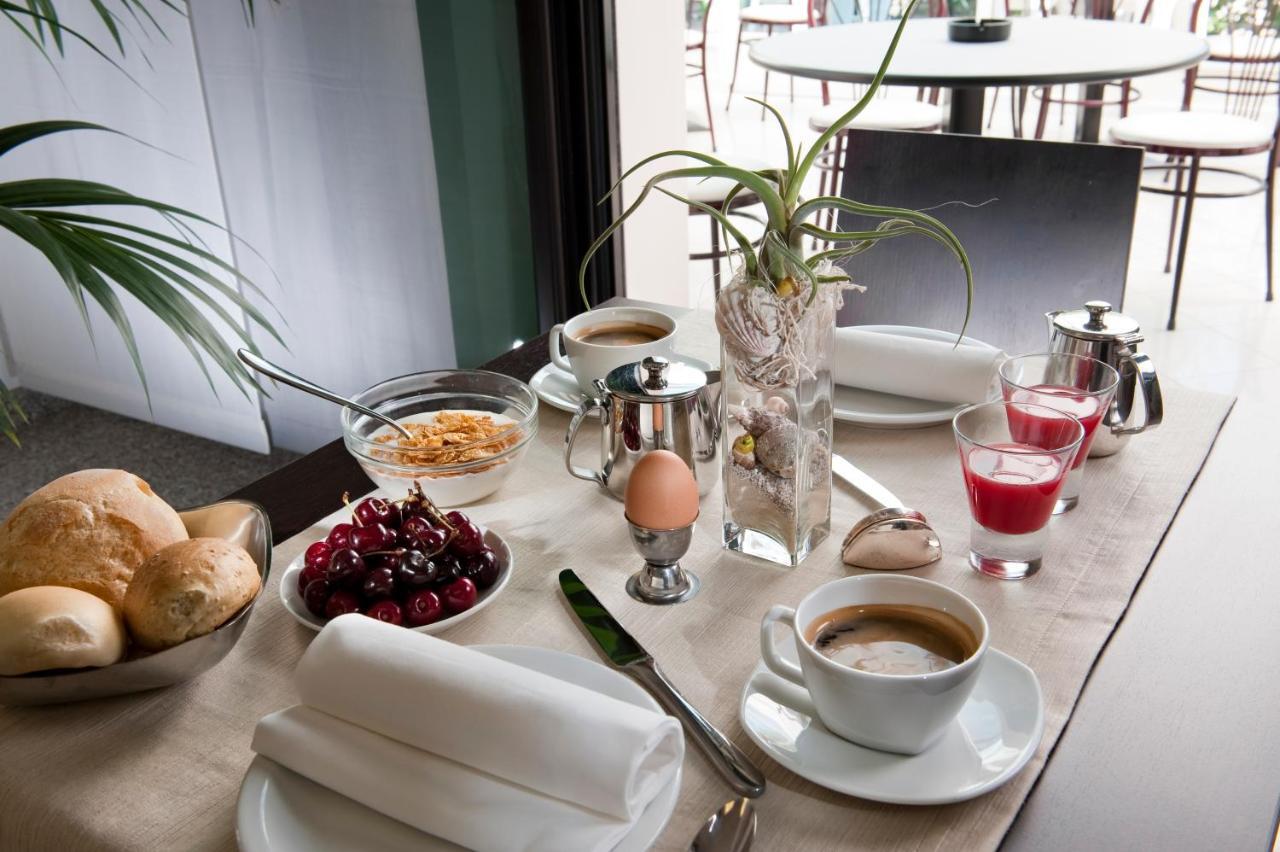 Hotel Felix Римини Экстерьер фото